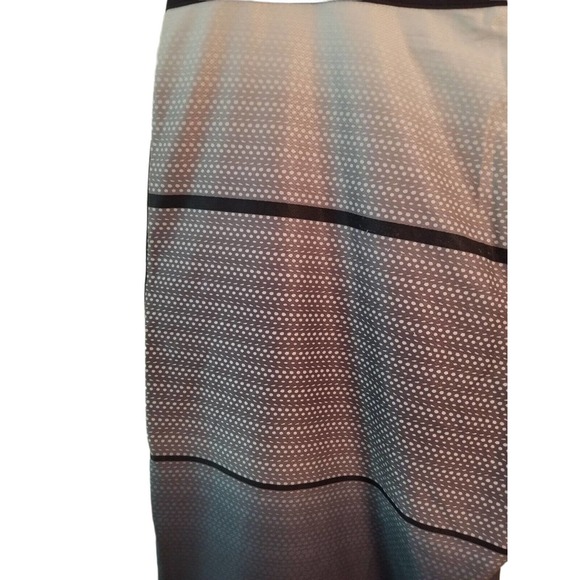 Oakley Lightweight swing Shorts Men's Size 38, inseam 10.5 in multicolor - Picture 6 of 7